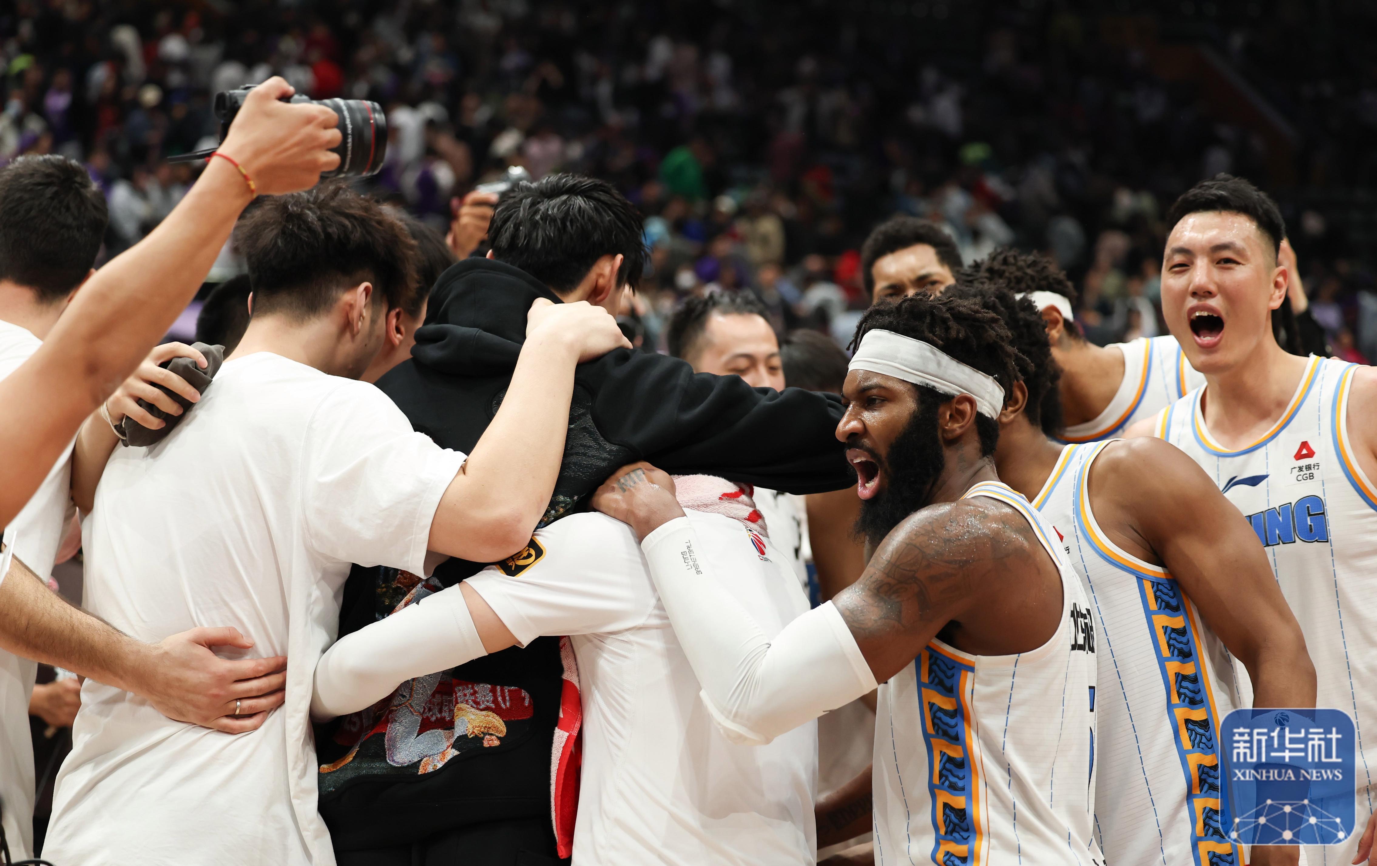 1xbet体育官方登录入口-北京队成为本场最大亮点，CBA季后赛瞬间破防，救主