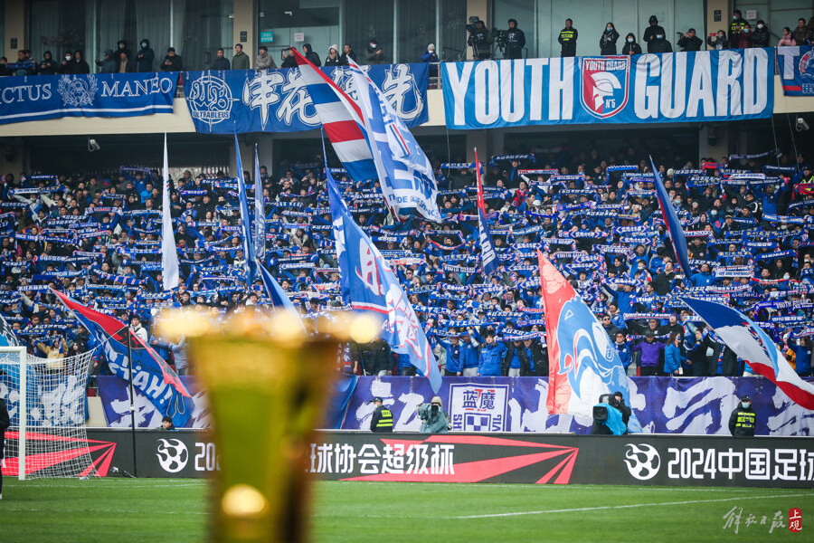 1xbet体育入口-比赛开启！足球场上的精彩时刻引人入胜