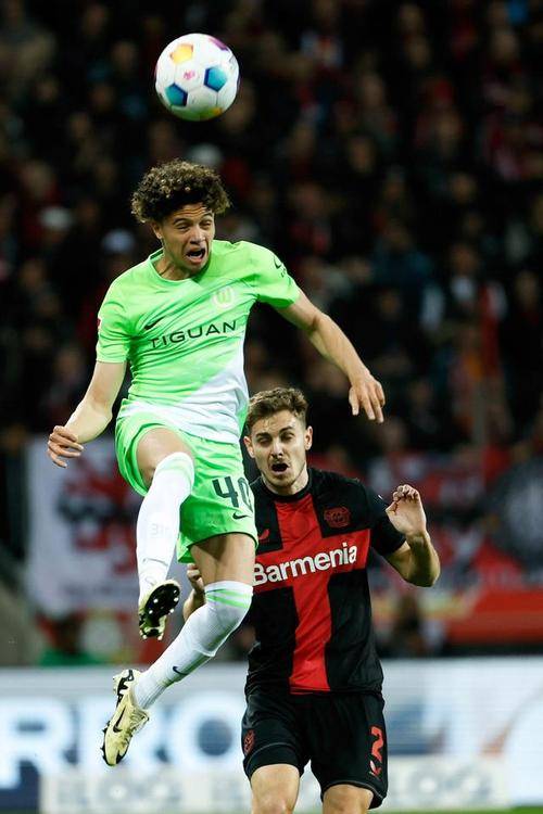 1xbet体育竞技-包含沃尔夫斯堡队与弗赖堡队战至平局，积分持平的词条