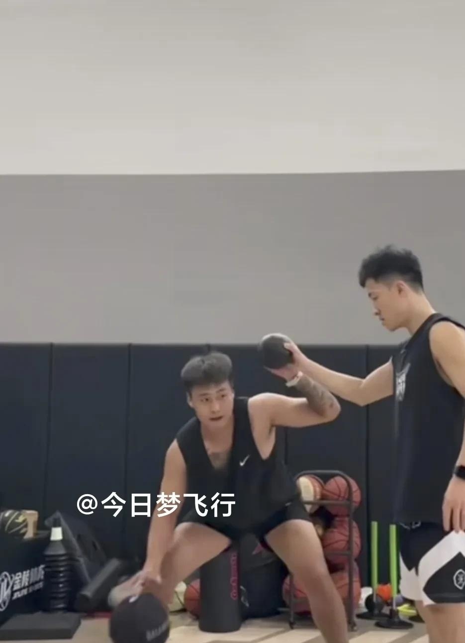 1xbet体育登录-顶级赛事加紧备战，球员们斗志昂扬的简单介绍