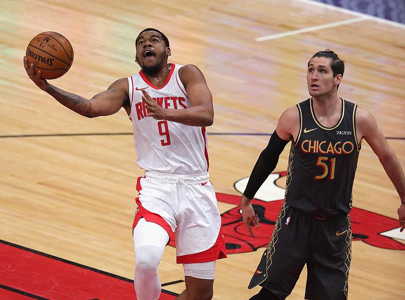 1xbet体育官方登录入口-蓝狮客场击败公牛，大胜一场领跑东部的简单介绍