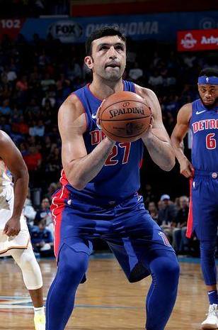 1xbet体育网页版登录入口-格鲁吉亚队运动员飒爽英姿登顶