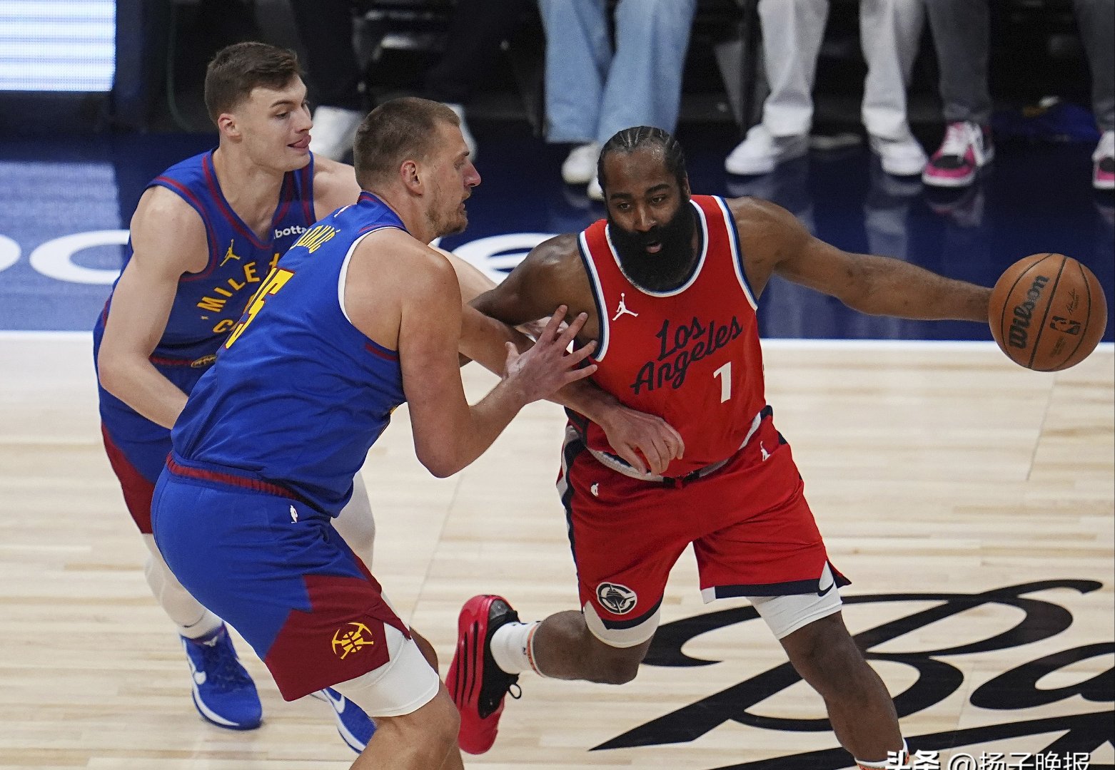 1xbet体育活动-雄鹿在季后赛中遭遇挑战，全队团结战胜对手闯入总决赛的简单介绍