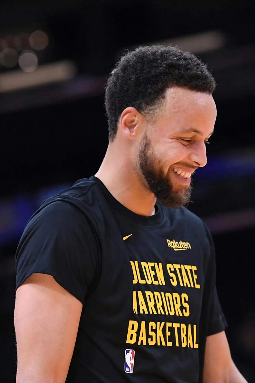 1xbet体育在线-勇士主场逆转马刺,库里全场30分